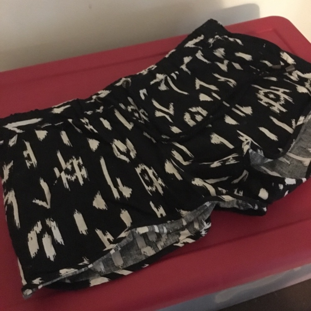 Forever 21 stretch short M